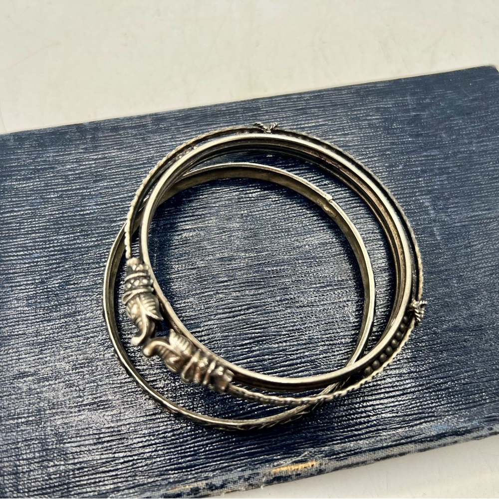 Set of 2 Vintage India silver tone tarnished bracelets unique! - Picture 2 of 9